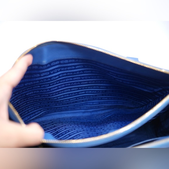 🍓PRADA Saffiano Shoulder Bag - Picture 9 of 16